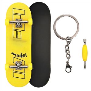 Mini monopatín de dedo de madera al por mayor, llavero de monopatín de dedo - Product Image 1