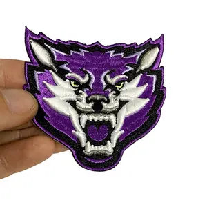 Hochwertige benutzer definierte Patch gestickte Abzeichen 3D Puffy Iron On Patch Stickerei Coole Wolf Tiger Lion Logo Patches für Team Uniform