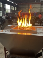 Maßgefertigte 316L Edelstahl Outdoor-Garten-Feuerschale mit Wasserspiel für Schwimmbäder