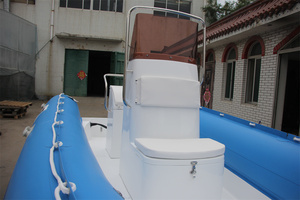 Bateau <span class=keywords><strong>semi</strong></span>-<span class=keywords><strong>rigide</strong></span> sportif de 5,2 m (17 pieds) - Nouveau modèle - 10 personnes - Coque en fibre de verre <span class=keywords><strong>semi</strong></span>-<span class=keywords><strong>rigide</strong></span> - Profil en V profond - Hypalon - <span class=keywords><strong>Moteur</strong></span> hors-bord <span class=keywords><strong>avec</strong></span> console centrale - Product Image 4
