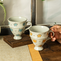 Vente en gros de tasses à café en céramique médiévale vintage, gobelets en poterie rustique sur pied