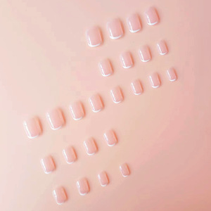 Faux ongles courts à presser, style américain, manucure française délicate pré-dessinée, petits ongles blancs carrés courts - Product Image 4