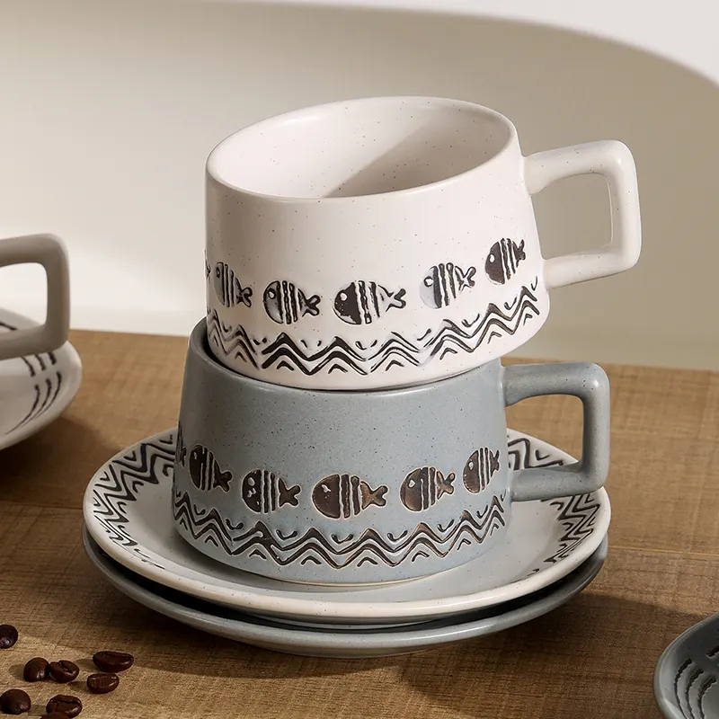 Tazza da caffè creamica in stile giapponese fatta a mano tazza da colazione in porcellana retrò Punch a mano tazza da caffè e piattino regalo