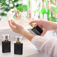 Foraineam Lot de 8 30ml/1 Oz. Flacons de parfum carrés en verre noirs rechargeables, portables, avec atomiseur et diffuseur à bâtonnets