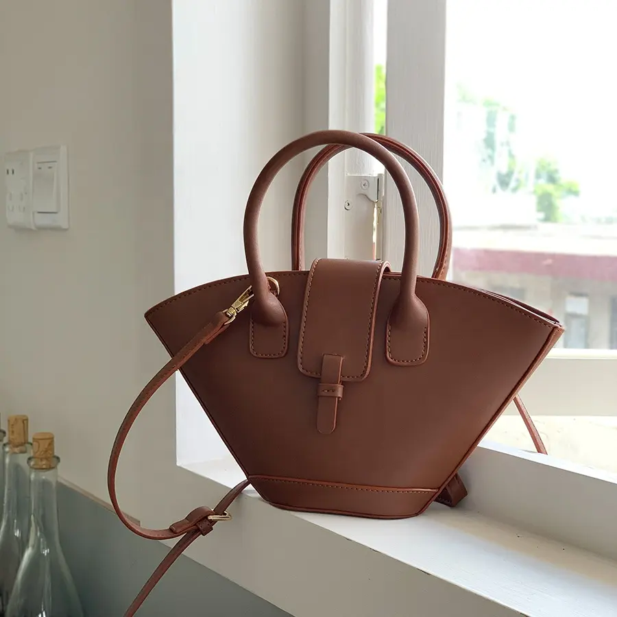 Tren desain baru tas tangan canggih dekorasi kulit PU tas Tote kapasitas besar gaya Retro tas Bucket untuk wanita