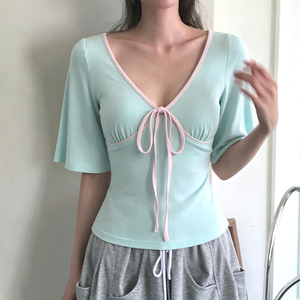 เสื้อยืดผู้หญิงคอวีผูกเอว แขนกระดิ่ง ทรงเข้ารูป สีพื้น แฟชั่นลำลอง - Product Image 1