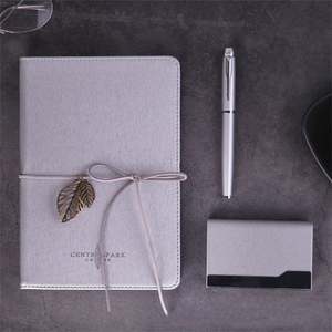 Regalos Promocionales de Papelería Plateada, Porta Tarjetas, Cuaderno sin Fecha, Diario de Cuero, Bolígrafos, Set de Regalos de Oficina Personalizados - Product Image 4
