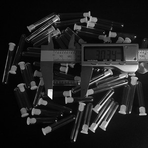 Tubos de ensayo de vidrio Tianjing 6x30/40/50mm con tapones de silicona para muestreo de perfumes y aceites esenciales - Product Image 1