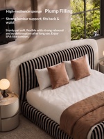 Cama estilo francés París, tela a rayas en blanco y negro, tapizada de lujo ligero, tamaño King, moderna, minimalista, inspirada en diseñadores.