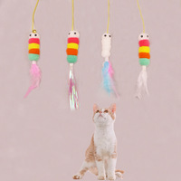 Jouet interactif suspendu pour chaton, chenille arc-en-ciel à pompons, avec clochette et plumes blanches, style dessin animé