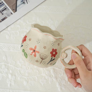 Großhandel neue kreative handgemalte 3D-Blumen Keramik Kaffeetassen niedlich personal isierte koreanische Porzellan Milch Tasse Tee becher als Geschenk - Product Image 3