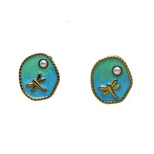 Pendientes de Moda con Diseño de Libélula Azul Verde, en Acero Inoxidable 316L con Baño de Oro PVD, Resistentes y Sostenibles - Product Image 1