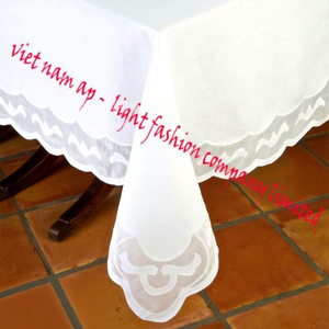 Serviettes brodées vietnamiennes - Design moderne de luxe, imperméables et jetables, taille personnalisée pour les fêtes et la salle de séjour - Product Image 1