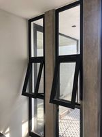 Fenêtre à battant double vitrage personnalisée, ouverture extérieure standard, en aluminium, avec moustiquaire, design moderne