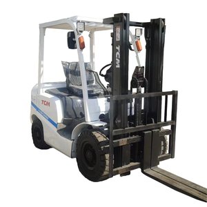 Chariot élévateur à palettes diesel TCM 3t d'occasion, tout-terrain, haute efficacité, pneus pleins/pneumatiques, utilisation en atelier, travaux de terrassement - Product Image 1