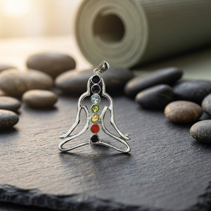Pendentif religieux hindouiste en argent sterling 925 plaqué argent, magnifique design 7 chakras en pierres naturelles, breloque Ramavati en pierres précieuses - Product Image 3