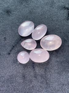 Lote de piedras preciosas sueltas de cuarzo rosa de primera calidad para usar en la fabricación de joyas, lote de piedras preciosas de cuarzo pulido de tamaño libre - Product Image 2