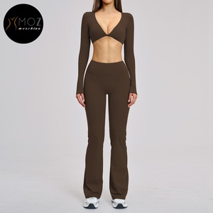 Ensemble de yoga évasé brossé pour femme - Haut à manches longues col en V et <span class=keywords><strong>leggings</strong></span> coupe <span class=keywords><strong>bootcut</strong></span> pour le Pilates et la course à pied - Tenue de sport personnalisée 2 pièces - Product Image 4