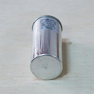 Condensateur électrolytique en aluminium Xinrong 45µF 450Vdc pour compresseur de climatiseur - Product Image 4