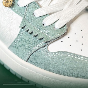 Baskets édition limitée homme 2026 nouveau style design de niche broderie serpent jade semelle épaisse chaussures sportives décontractées tendance - Product Image 3
