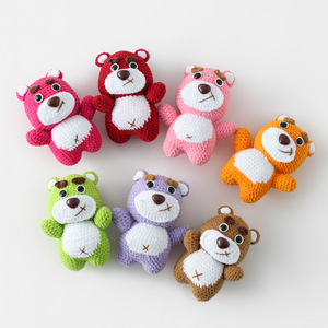 Porte-clés en forme d'ours fraise en crochet en polyester fait à la main, avec sept humeurs différentes, fini - Product Image 6