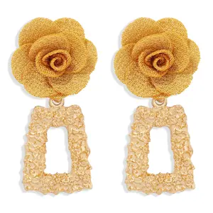 Pendientes de flores tridimensionales generosos Retro para mujer, Pendientes colgantes cuadrados de metal de aleación de flores en relieve, joyería