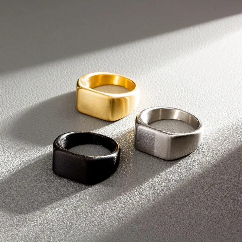 Nueva superficie de arena pequeña joyería personalidad moda al aire libre anillo de acero de titanio