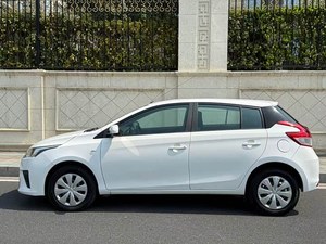 <span class=keywords><strong>Toyota</strong></span> <span class=keywords><strong>Yaris</strong></span> L SUV 1.5L d'occasion <span class=keywords><strong>2014</strong></span> avec toit ouvrant, boîte automatique, sièges en cuir, caméra de recul, pneus R15, conduite à gauche - Product Image 3