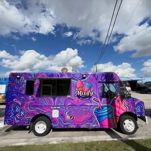 รถขายอาหารเคลื่อนที่ใหม่ พร้อมอุปกรณ์ครบครัน ใช้พลังงานไฟฟ้าและขับเคลื่อนได้ ครัวรถขายอาหารแบบกำหนดเองสำหรับอุตสาหกรรมจัดเลี้ยง - Product Image 1