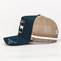 Gorra trucker de malla personalizada de perfil alto con 5 paneles, logotipo bordado de algodón, rayas y estampado digital en el bajo de la visera, estilo Australia