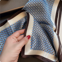 Foulard carré en soie bleu, blanc et marron, bandana, accessoire de cou pour hôtesses de l'air, voyage, automne-hiver, à assortir aux manteaux