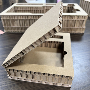 กระดาษรังผึ้งกันกระแทกแบบเป็นมิตรกับสิ่งแวดล้อม บรรจุภัณฑ์ป้องกันแบบกำหนดความหนาได้ สำหรับใส่ในกล่องขวดหรือบรรจุภัณฑ์ที่เปราะบาง - Product Image 1