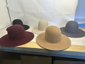 VW2582 Chapeaux Fedora australiens à large bord faits à la main en gros personnalisés 100% laine Couronne ouverte bloquée - Product Image 2