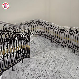 Escalier en marbre blanc naturel sur mesure avec marches en pierre à veines grises naturelles pour développement résidentiel haut de gamme de maisons de luxe - Product Image 3