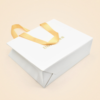 Sacs à provisions en papier de magasin avec marque personnalisée Sacs-cadeaux en carton avec votre propre logo pour l'artisanat et les fourrures dans les petites entreprises