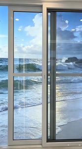 ประตูบานเลื่อนสามราง UPVC 112 คุณภาพสูง พร้อมฉนวนกันความร้อน โครงสร้างแข็งแรงทนทาน สำหรับใช้ในที่อยู่อาศัยและอาคารพาณิชย์ - Product Image 4