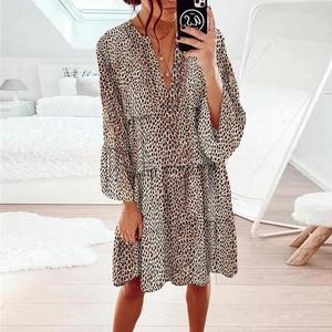 Robe à imprimé léopard à manches mi-longues, col en V, taille ample, style bohème, décontractée pour femmes - Product Image 1
