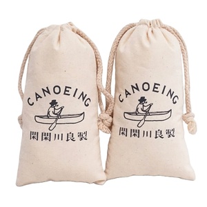 Sac à dos pliable en coton mousseline blanc naturel avec cordon de serrage, personnalisable par sublimation, idéal pour la randonnée et l'aventure - Product Image 1