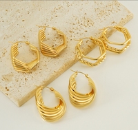 Ganku Vente en gros Boucles d'oreilles créoles tendance pour femmes en acier inoxydable plaqué or 18 carats avec motif géométrique ajouré, accessoires cadeaux pour fêtes