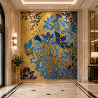 Mosaïque murale florale dorée sur mesure de luxe, art mural artisanal pour la décoration intérieure du hall d'un hôtel de luxe