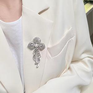 Broche de Lazo Hueco con Perlas y Diamantes de Imitación de Alta Gama, Accesorio de Flor para el Pecho para Mujer, para Ropa y Trajes, Venta al por Mayor - Product Image 4