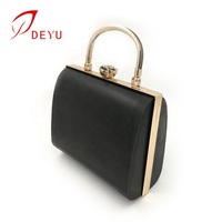 Tas Wanita Rangka Clutch Kotak 19*15 cm Desain Baru Klasik Trendi Profesional, Perlengkapan Tas Ramah Lingkungan Ringan Tahan Lama