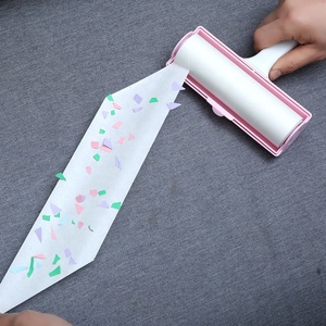 Rodillo quitapelusas manual desechable A2551 de 60 hojas, rodillo de papel adhesivo oblicuo para ropa, eliminación de pelusas y pelo, removedor de polvo de plástico - Product Image 5
