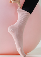 Chaussettes de yoga et de Pilates antidérapantes en coton brodé sur mesure pour femmes, idéales pour la barre - Vente en gros OEM