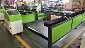 Prix bon marché bonne qualité AL <span class=keywords><strong>Rail</strong></span> 1500w/3000w/6000w/8000w <span class=keywords><strong>Machine</strong></span> de découpe laser portable 3015 - Product Image 3