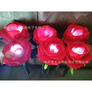 Lampes solaires de jardin en forme de rose, LED portables, résistantes à l'eau, pour la décoration extérieure - Product Image 1