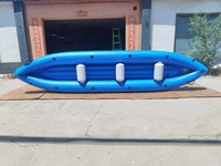 L'usine fournit des kayaks trois places à prix abordable. Kayaks gonflables portables et démontables se vendent bien