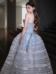 <span class=keywords><strong>Abito</strong></span> <span class=keywords><strong>da</strong></span> <span class=keywords><strong>Sposa</strong></span> Formale di Lusso con Corsetto Trasparente <span class=keywords><strong>a</strong></span> <span class=keywords><strong>Righe</strong></span> Glitterate Blu Polvere Scintillante e Perline - Product Image 6