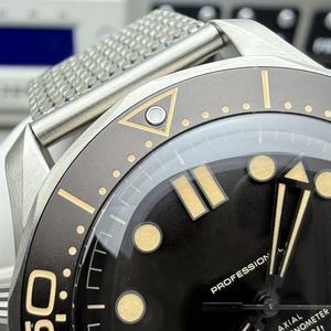 Nouvelle Montre de Plongée VSF Mouvement Mécanique 8806 Boîtier en Fibre de Carbone et Titane Bracelet en Cuir Verre Saphir - Product Image 2