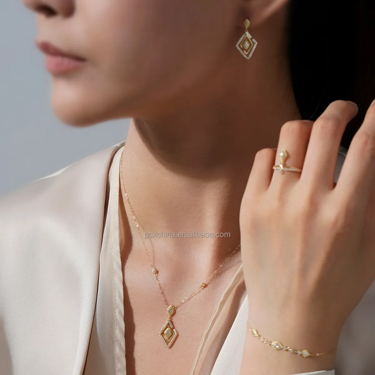 Kim cương mặt dây chuyền vòng cổ thiết kế trang sức 10k 14k 18K vàng Set dị ứng bằng chứng kim cương Bông tai Zircon Vòng đeo tay của phụ nữ trang sức Set